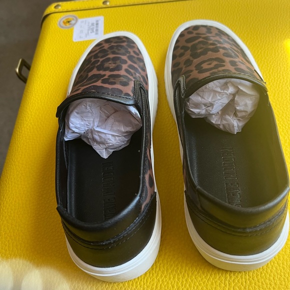 STEVE MADDEN MURPHY BLACK/LEOPARD LOW-TOP SNEAKER: - Picture 9 of 16